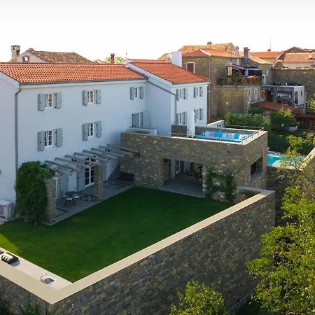 Exceptional 5 Star With Breathtaking Views, Sauna And Fitness Momjan