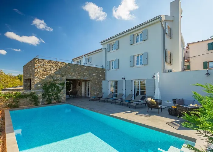 Exceptional 5 Star With Breathtaking Views, Sauna And Fitness